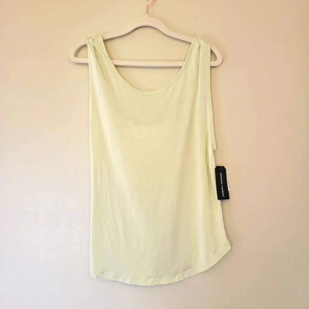 Melrose & Market Tank 